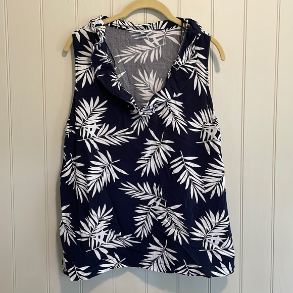 Palm Leaf Tank - Picture 1 of 3